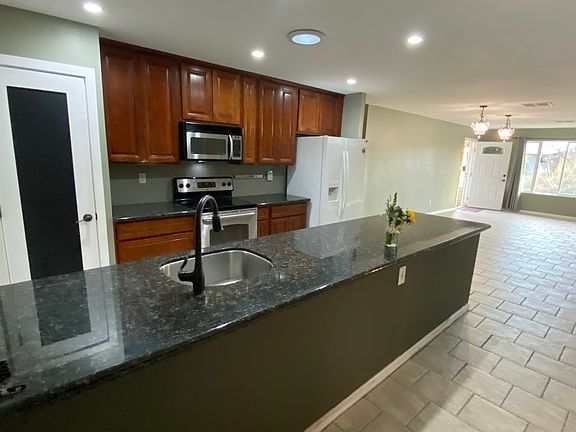2nd image of 1518 E Bishop Dr