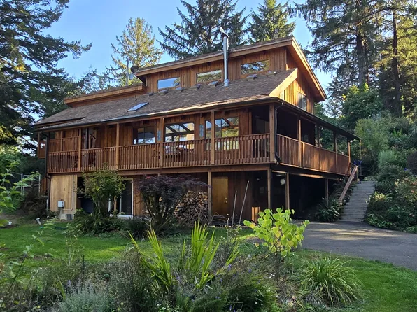 56 N Sheppard Point Rd, Waldport, OR 97394