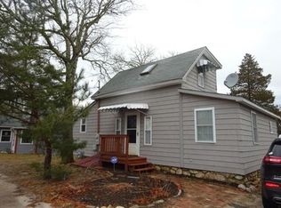 17 Crescent Pl, Onset, MA 02571