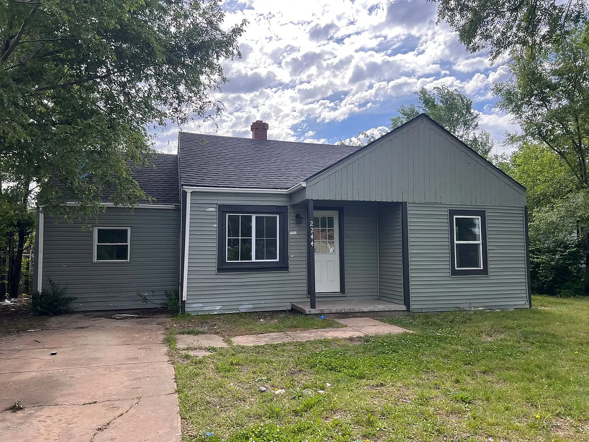 Building Photo - 2244 N Kansas St