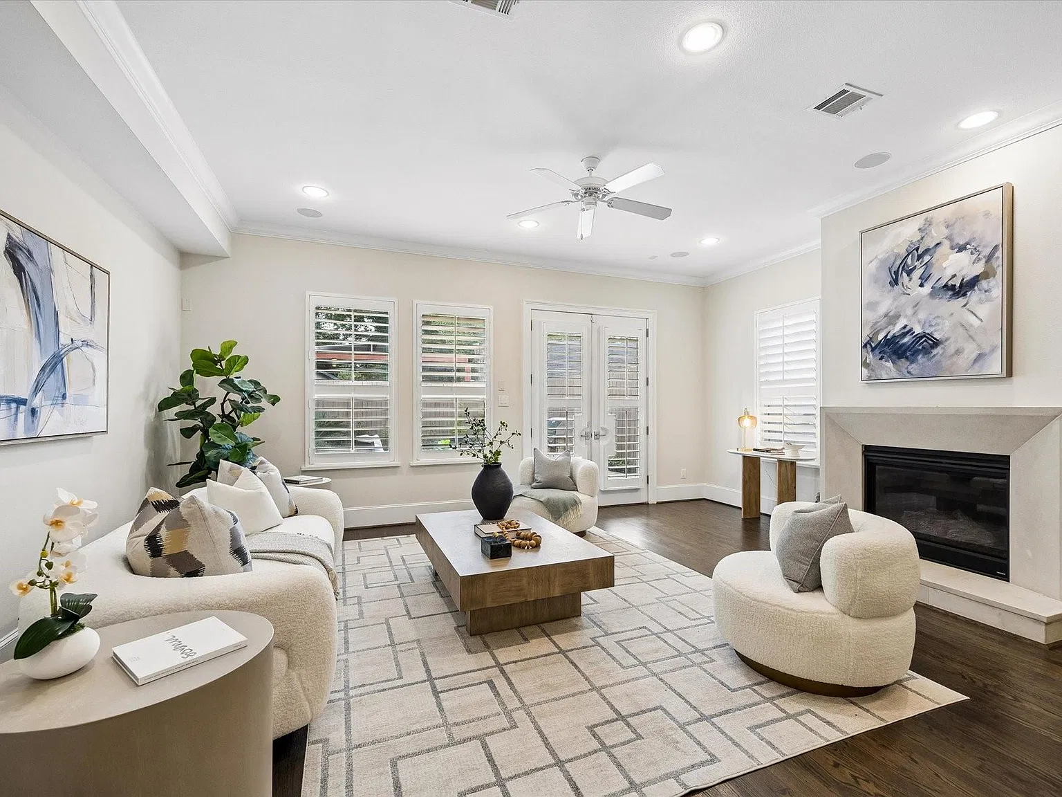 3 bed, 3.5 bath, 3351 sqft, $5,900 — Photo 4