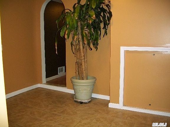 5th image of 133 Strauss Ave