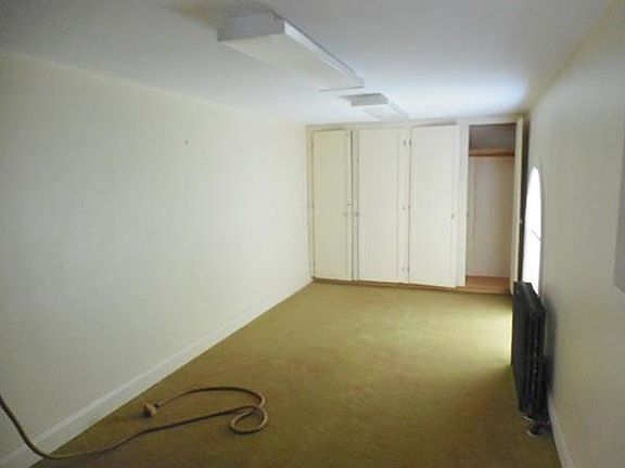 4th image of 895 Hill St