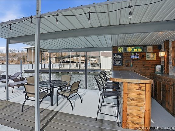 4th image of 637 Castle Garden Rd