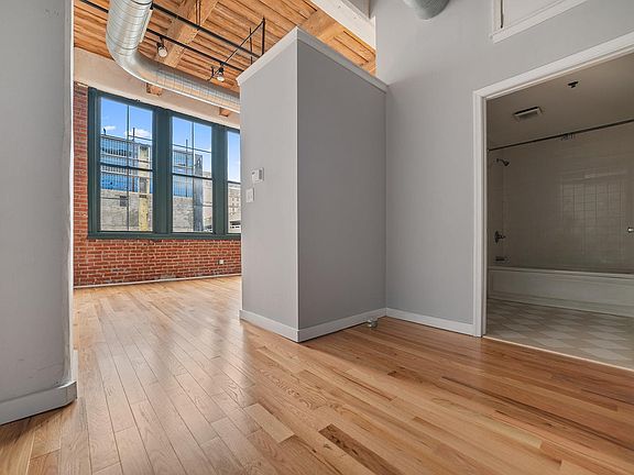 4th image of 1010 Arch St Unit 410