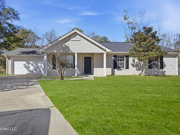 2nd image of 10673 Oak Crest Dr N