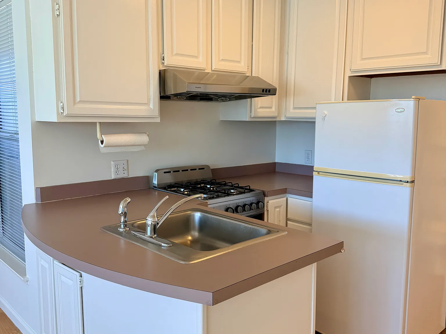 Studio, 250 sqft, $2,795 — Photo 4