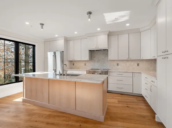 34 Vinton St APT 3, Boston, MA 02127