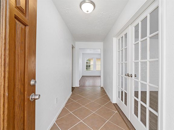 3rd image of 23802 Verngate Dr