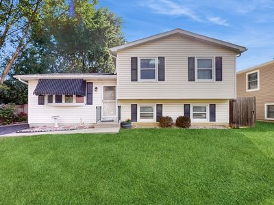 301 Greenview Dr, Park City, IL, 60085