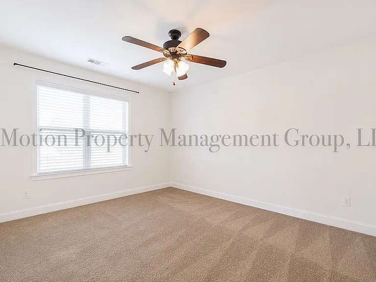 215 Rainsong Trl — Photo 12