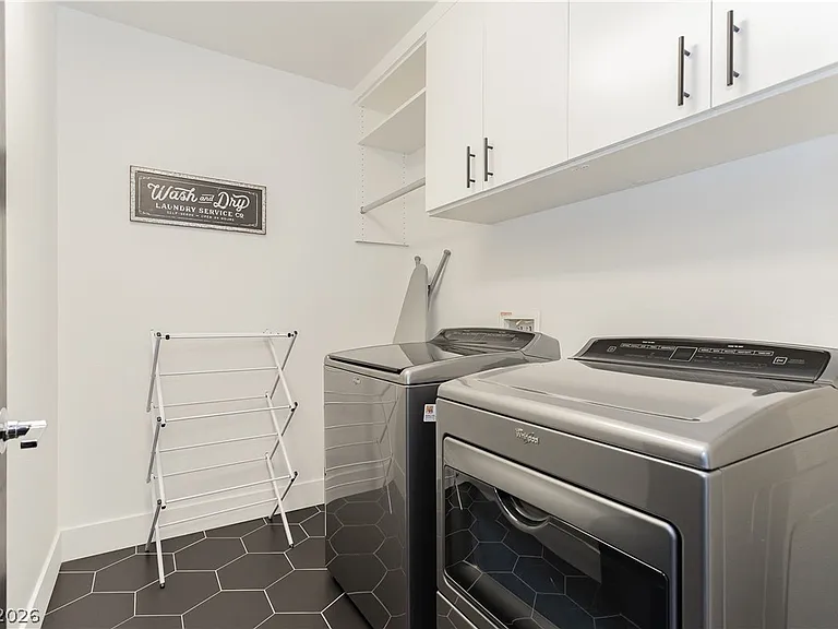 1041 Chestnut Chase St — Photo 23