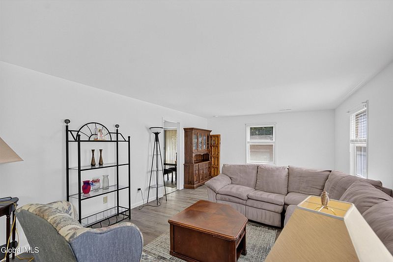 5th image of 7 Huntington Parkway
