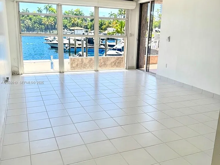 1700 NW North River Dr #106 — Photo 2