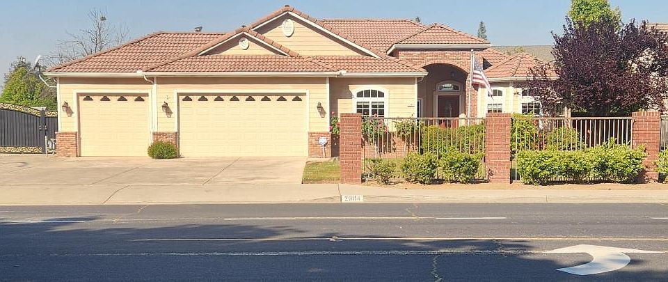 1st image of 2684 Armstrong Ave