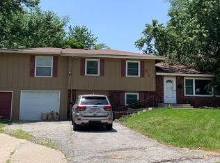 616 NW Fair Cir, Lees Summit, MO 64063