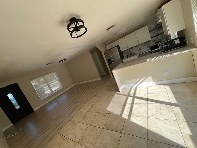 2831 NE Savannah Rd — Photo 14