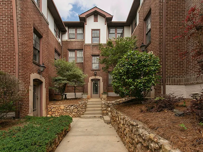 Highland Court — Photo 11
