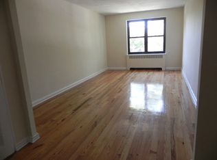 23 Schenck Ave APT 1AA, Great Neck, NY 11021