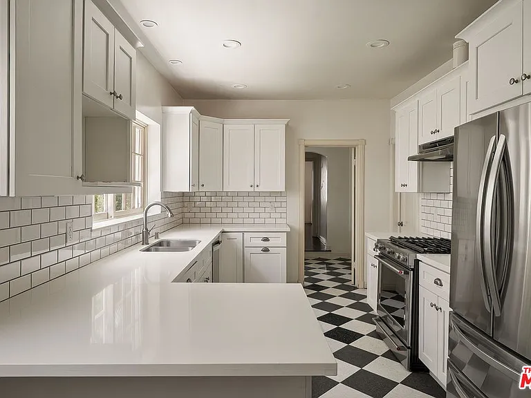 1063 Selby Ave — Photo 4