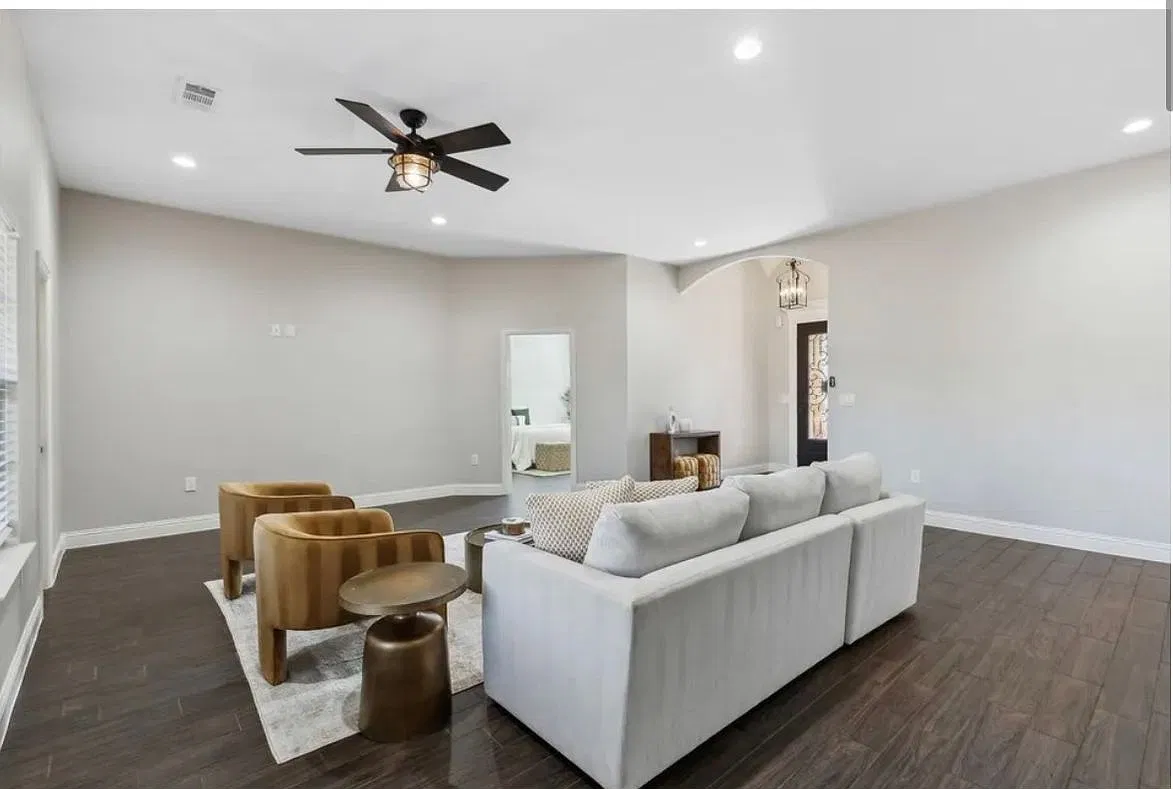 4 bed, 3.0 bath, 2002 sqft, $3,650 — Photo 3
