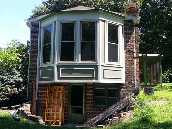 Rear master bedroom.