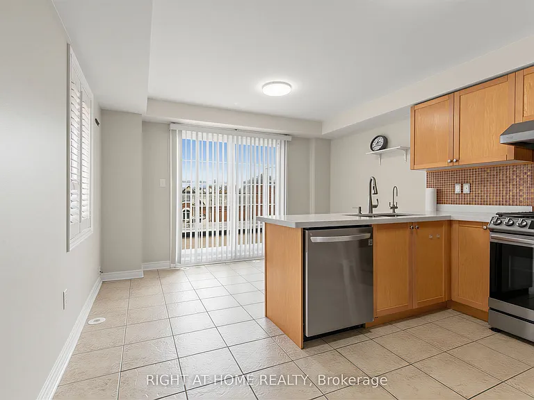 2628 Bur Oak Ave — Photo 11