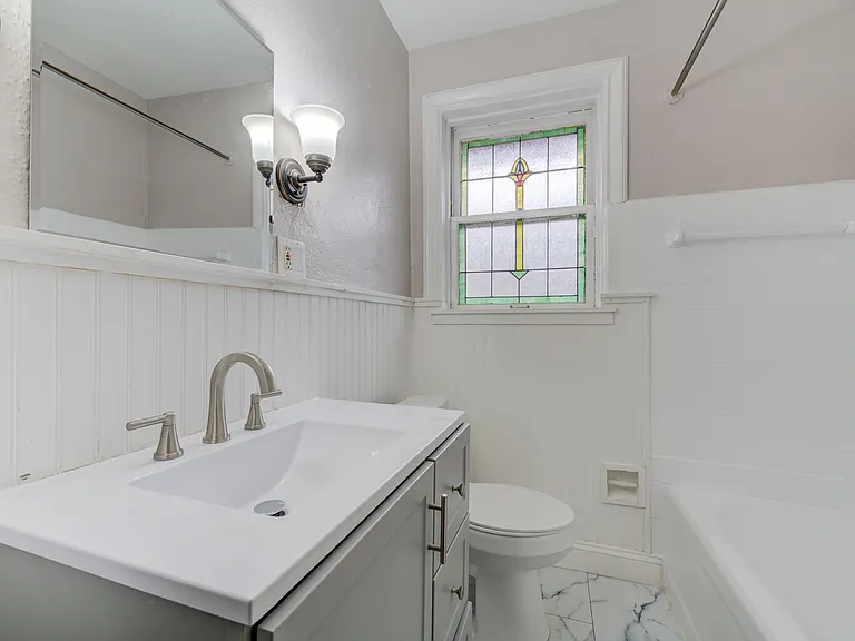 (242) 7156-58 Tulane Ave — Photo 10