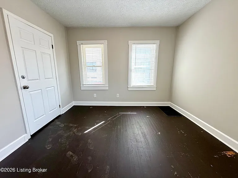 121 E 14th St #2 — Photo 3