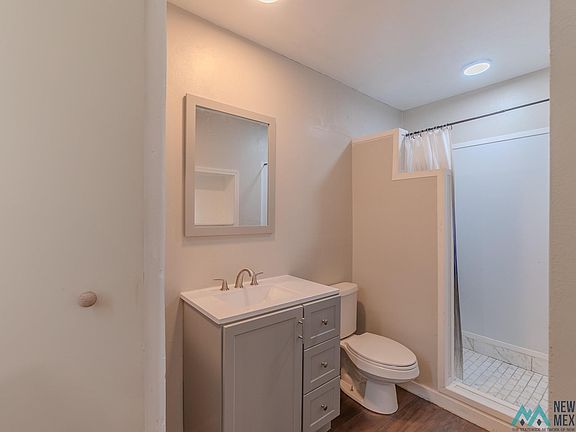 5th image of 304 N Walnut St
