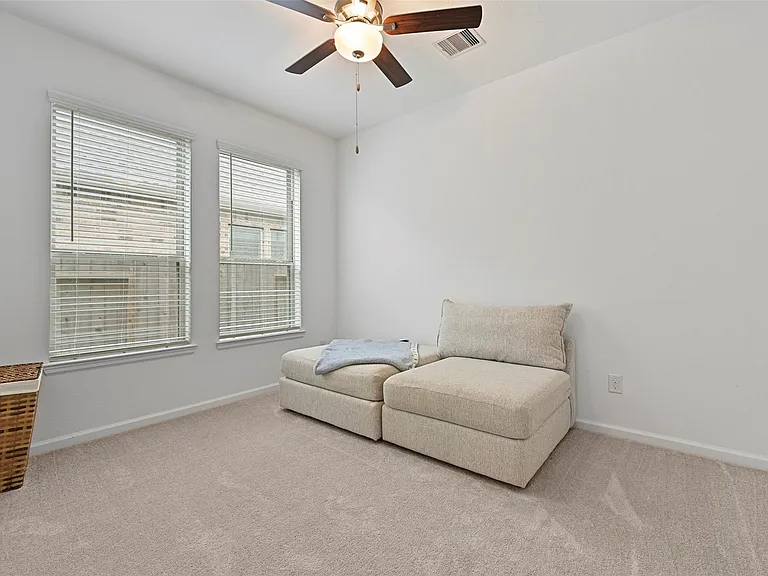 805 Westwood Dr — Photo 13