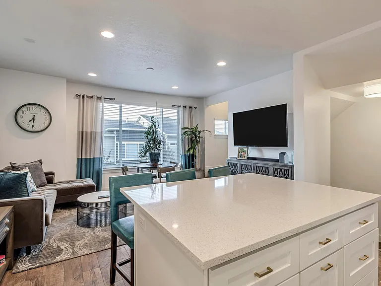 1752 W Pirgos Ln — Photo 4
