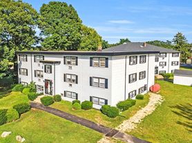 Oakland Beach Apartments, Oakland Beach 2 Bed