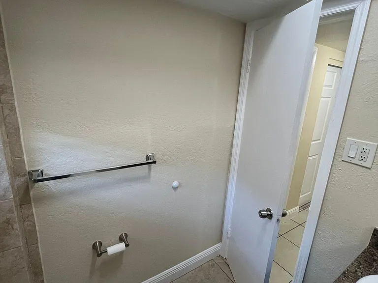 1370 NE 119th St #137008 — Photo 37