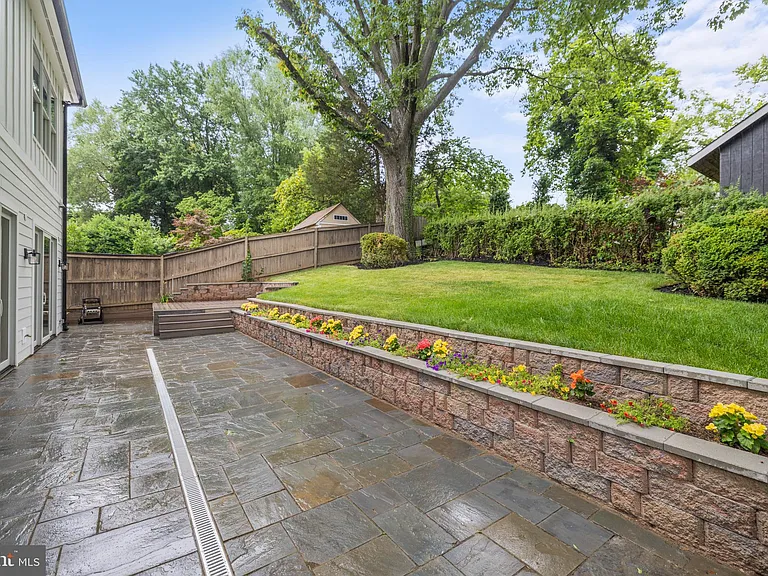 8609 Woodbrook Ln — Photo 38