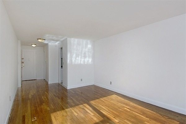 2nd image of 212-214 E 77th St