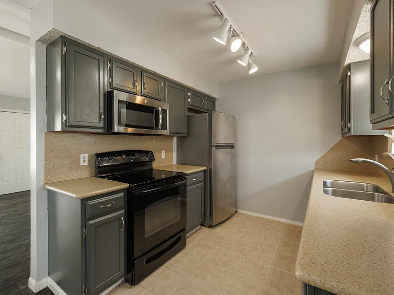 3874 Georgetown Dr — Photo 17