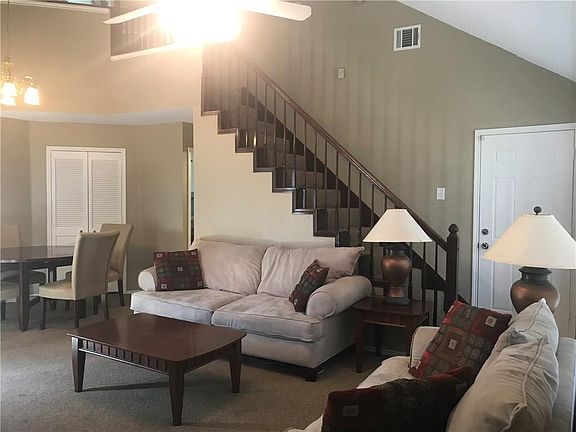 3rd image of 318 Ironbark Dr