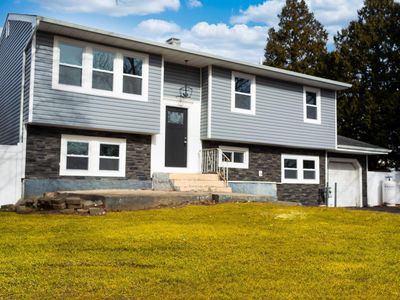 39 Lawn Street, Greenlawn, NY, 11740