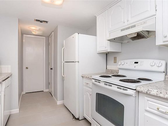 4th image of 5 Nantucket Dr