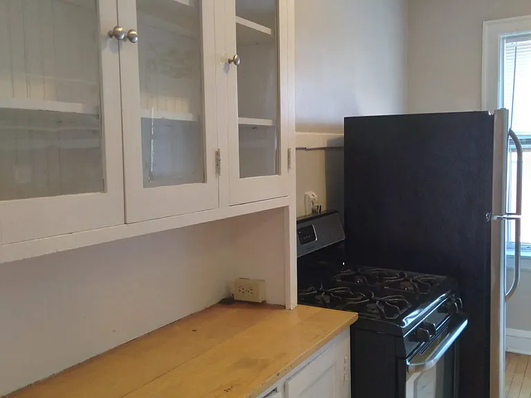 230 Elmwood Ave #1S — Photo 6
