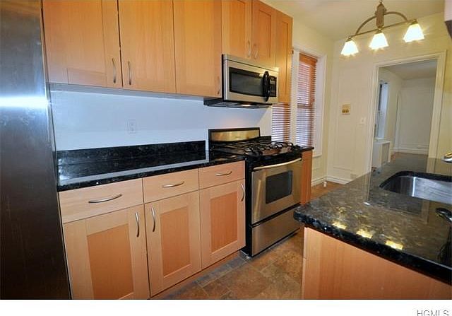 New Eat-in-Kitchen with granite counters, stainless steel appliances including a dishwasher, range, 