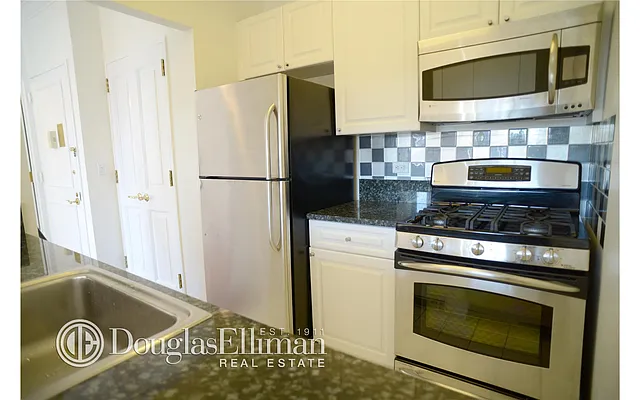 Sold by Douglas Elliman | media 16