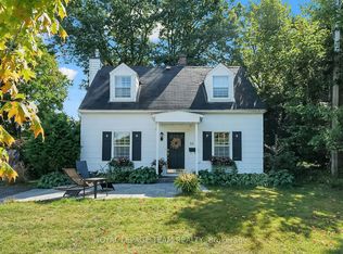 16 Sandridge Rd, Ottawa, ON K1K 0A8