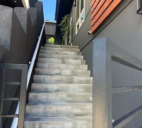 Secured gate to go into the entry door