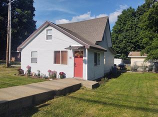 121 S 1st St, Edmore, MI 48829