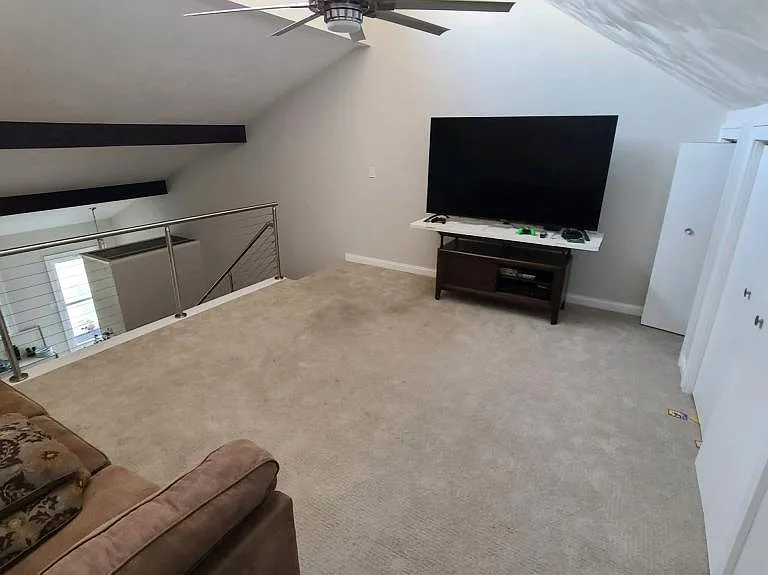 1327 E Monroe St — Photo 2