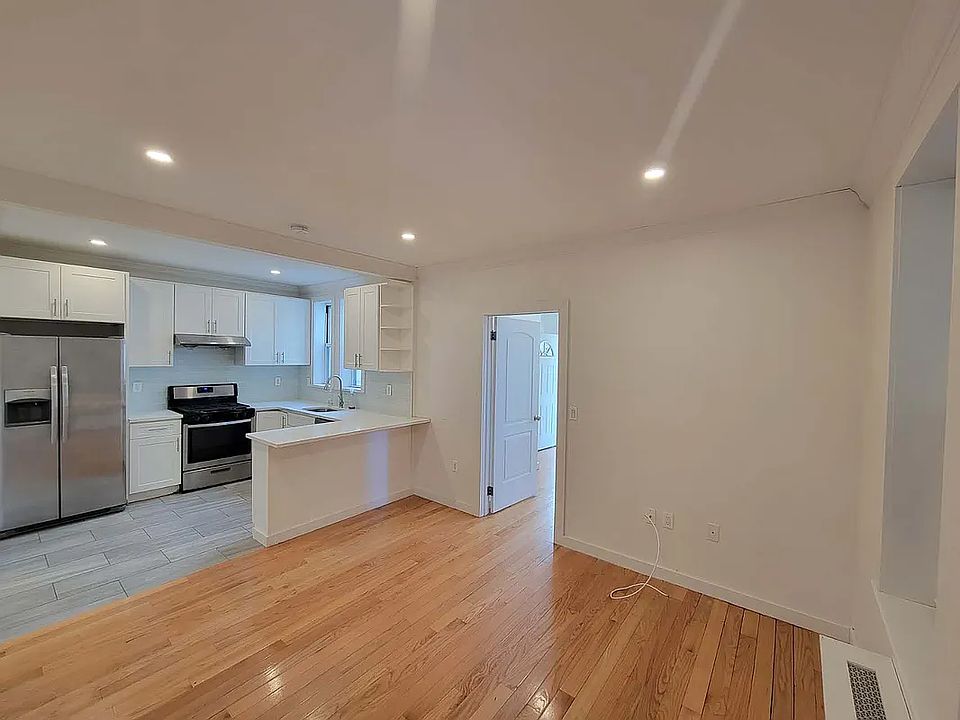 1st image of 33-60 10th St Floor 1
