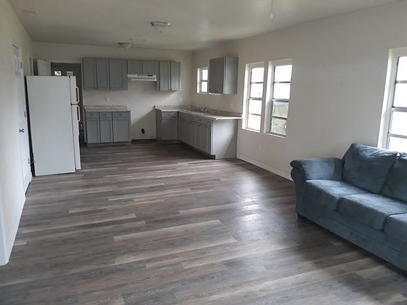 2nd image of 1141 Powers Ave