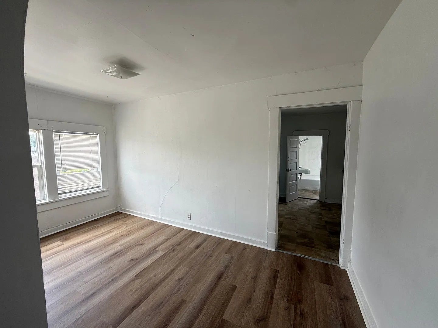 2 bedroom, 1 bathroom Apartment! JULY 2026! — Photo 2